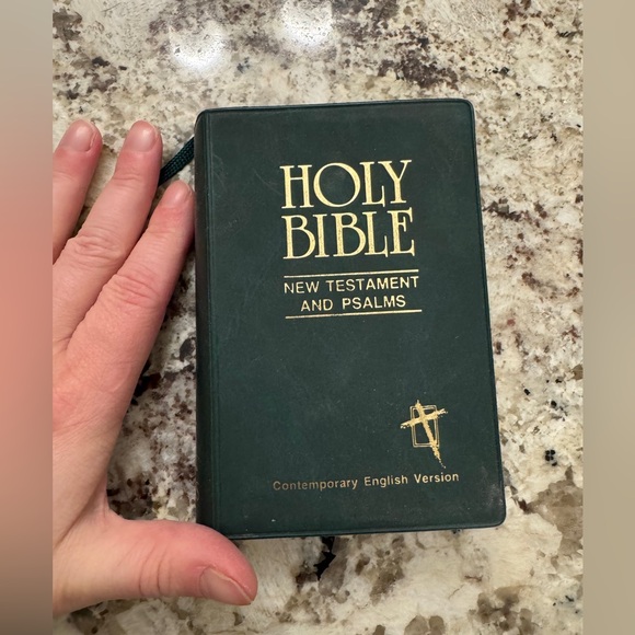Green Bible New Testament and Psalms - Picture 2 of 4